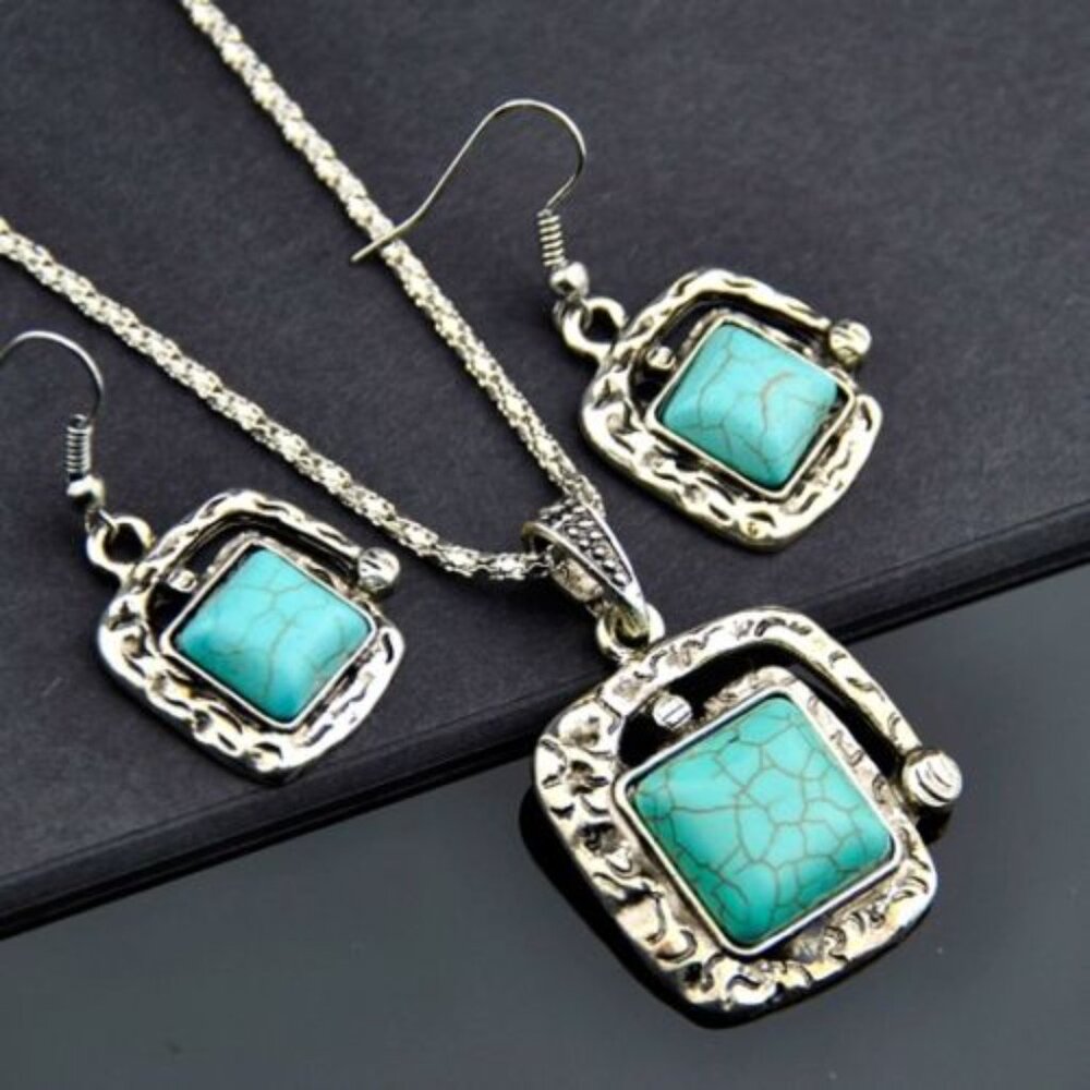 Nwt Womens Turquoise Silver Tone Necklace & Earrings Costume Jewelry